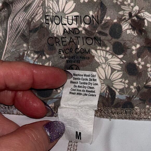 Evolution and Creation leggings. Yoga pant. Workout. Skull/floral, Medium - Picture 5 of 9